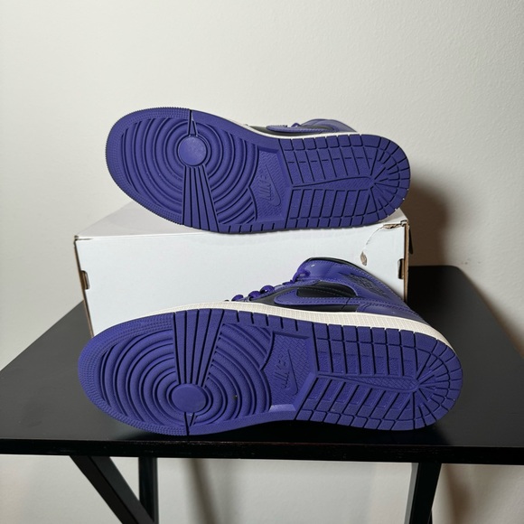 Women’s Air Jordan 1 Mid Black/Concord - Picture 11 of 11